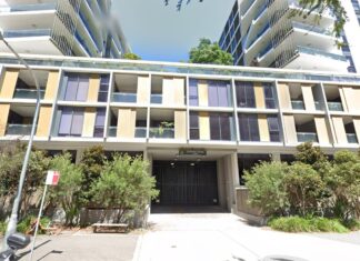 호주 시드니 메리톤 아파트 주민, 울워스 로딩독 소음에 “악몽 같은 생활” The entrance to the Woolworths loading dock at Mascot Central. Picture Google Maps