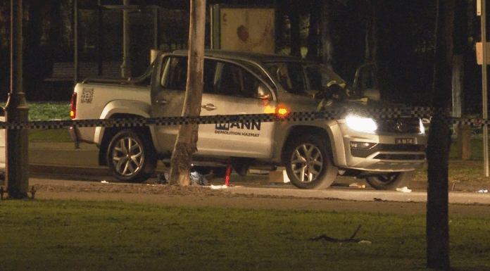 호주 시드니 펨울와이 주택 앞에서 21세 청년 피살 Officers scoured the area this morning, but have been unable to locate a weapon. (Nine)