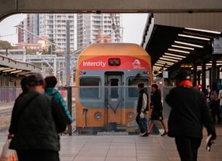 호주 시드니 열차, 메트로 7월 31일 48시간 무료 운행 More than a million passengers will travel for free on the rail and metro systems in NSW. (Oscar Colman)