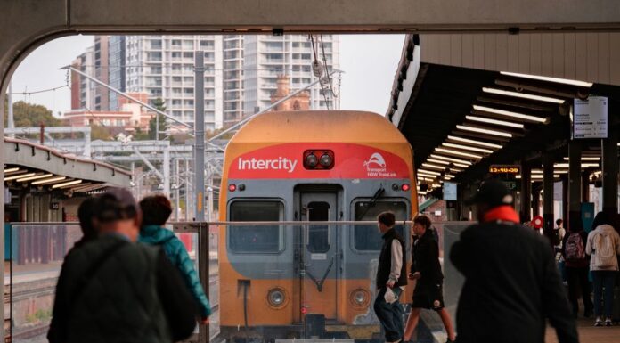 호주 시드니 열차, 메트로 7월 31일 48시간 무료 운행 More than a million passengers will travel for free on the rail and metro systems in NSW. (Oscar Colman)