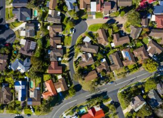 계속 오르네… A $1 billion world-leading and Australian first pre-sale finance guarantee policy is hoped to streamline more housing in New South Wales. (Getty)
