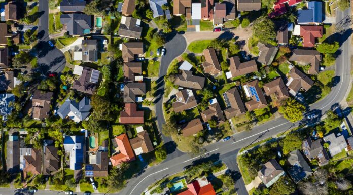 계속 오르네… A $1 billion world-leading and Australian first pre-sale finance guarantee policy is hoped to streamline more housing in New South Wales. (Getty)