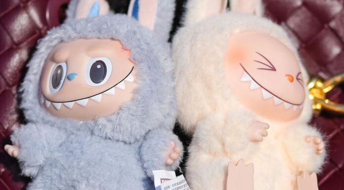 호주 시드니, ‘라부부’ 인기 속 사기 주의보…가짜 ‘라푸푸’ 기승 Labubus are sold at Pop Mart, a Chinese collectibles store with retail shops internationally and online. (Edward BerthelotGetty )