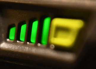 버진 오스트레일리아 시드니-호바트 비행 중 화재 발생 The wide range and growing popularity of portable chargers contributes to rising product recalls_credit_AAP