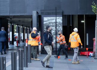 호주 생산성 성장률 감소 – 국민 생활에 미치는 영향은? Productivity growth has been slowing in Australia and most other advanced economies. (Louie DouvisAFR)_9NEWS