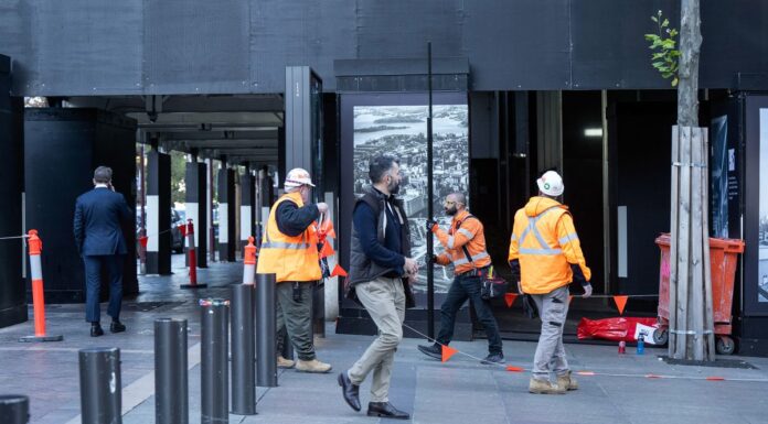 호주 생산성 성장률 감소 – 국민 생활에 미치는 영향은? Productivity growth has been slowing in Australia and most other advanced economies. (Louie DouvisAFR)_9NEWS