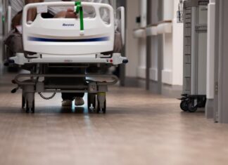 호주 사설 병원, 개인 보험사 불공정 거래 강요 주장 The private hospital sector was asked to open its books by the federal government. (ABC News_Keane Bourke)