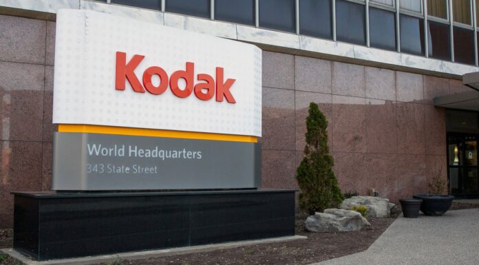 ‘필름 제왕’ 코닥(Eastman Kodak), 파산 위기 경고 Kodak has been around for 133 years, but the once giant company may be in its final days. (AP)