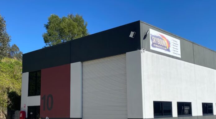 호주 버릴리 헤즈 체조 코치 아동 성범죄 혐의 기소 Skybound Gymnastics Club in Burleigh Heads has been closed. (ABC News_Mark Rigby)