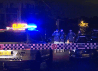 시드니 – 단기 임대 숙소에서 흉기 사건…남성 중태 A man is fighting for life after a stabbing attack. (Nine)