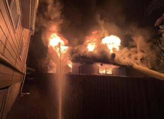 NSW 미라부카 주택 화재 여성 기소 A woman has been charged after a house fire at Mirrabooka, NSW. (NSW RFS)