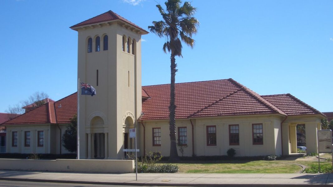 Police were called to a hospital in Campsie at 8.45am after a man showed up to the ER with stab wounds to the head. (Nine)