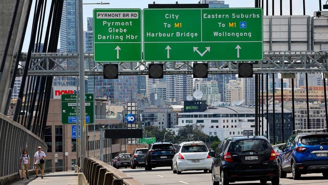 The Western Distributor connects the Anzac Bridge and the Harbour Bridge. (Edwina Pickles)__9NEWS