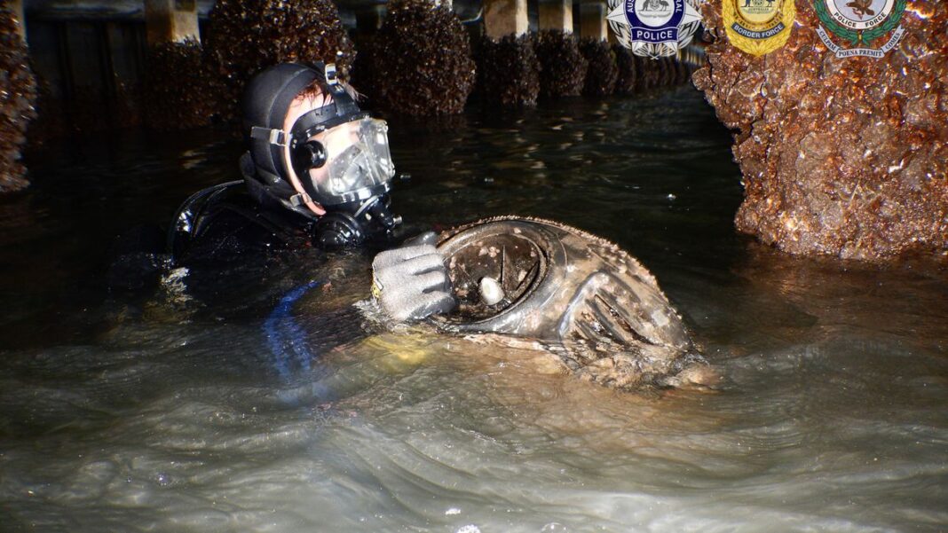 Police divers recovered the cocaine and two seabobs used in the attempted smuggling. (NSW Police, AFP, ABF)_9NEWS