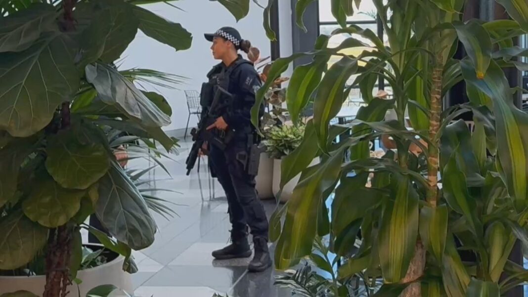 A man has been arrested at Sydney Airport over the firing of a police gun in the domestic airport today. (Nine)