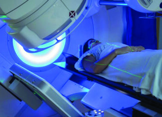 모나쉬 연구진 베타 차단제가 삼중 음성 유방암 전이및 재발 위험 감소 가능성 발표 A woman receives radiation therapy treatment for breast cancer. (iStock), 9NEWS