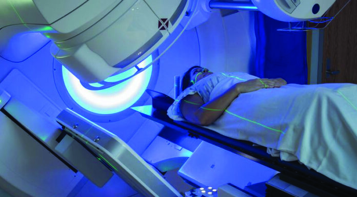 모나쉬 연구진 베타 차단제가 삼중 음성 유방암 전이및 재발 위험 감소 가능성 발표 A woman receives radiation therapy treatment for breast cancer. (iStock), 9NEWS