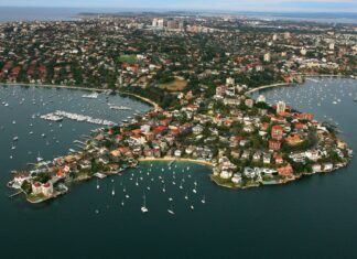 경제 정상회의, ‘부자 감세’ 논란 속 세제 개편 요구 Negative gearing has been criticised for favouring wealthy Australians at the expense of lower income earners. (Robert PearceNine)