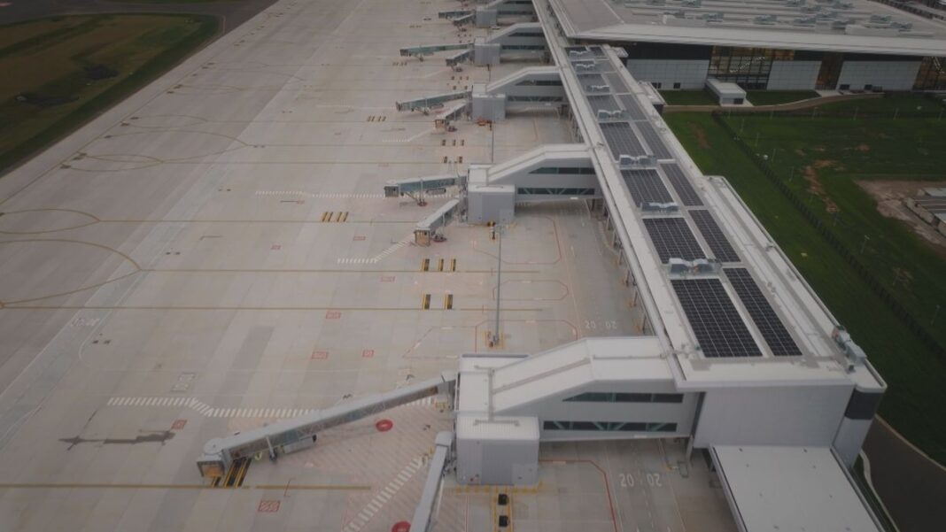 The centre, located 17 kilometres away from the tarmac in Eastern Creek, will employ advanced technology to manage air traffic. (Nine)