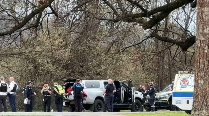 빅토리아주 시골 지역에서 경찰관 2명 총격으로 사망 There are grave fears for two police officers after a shooting at a rural property in northeast Victoria. Credit Google Maps 7news