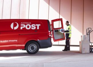 호주 우체국 미국으로의 우편물 발송 일부 중단 driver-unloading-van.jpg.auspostimage.970_0.medium, australia post