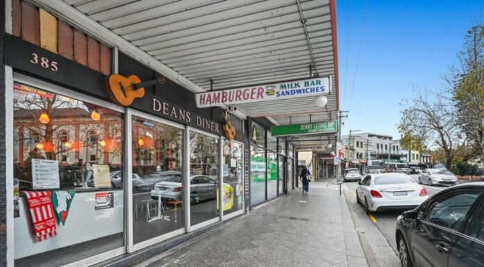 시드니 뉴타운 킹 스트리트, 공실과 전자담배 매장 급증 ‘최악의 상황’ Deans Diner is the latest restaurant to close its doors along bustling King Street. Picture realcommercial.com.au