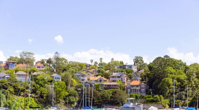 시드니 모스만 ‘메갈롯’ 건설 개발 계획 논란 Beautiful coastal town Mosman with houses and Pacific ocean coastline, suburb of Sydney Australia, full frame horizontal composition with copy space (Getty)_9news