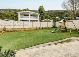 호주, 젊은 부부 첫 주택 구매 $130만 달러에 충격 It does have a huge backyard. Picture_McNiece_news.com.au