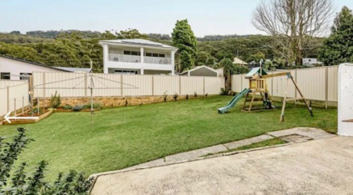 호주, 젊은 부부 첫 주택 구매 $130만 달러에 충격 It does have a huge backyard. Picture_McNiece_news.com.au