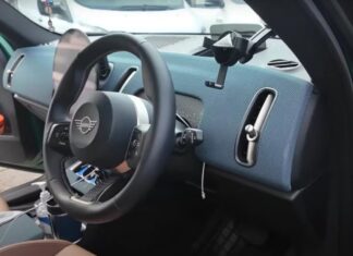 호주내 전기차 중고 시세 충격 Inside the 2024 car. Picture YouTubeJerrySells_news.com.au