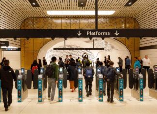 호주 시드니, 메트로 웨스트 프로젝트 새로운 이정표 달성 The Metro has proved to be hugely popular with Sydneysiders. Picture NewsWire Max Mason-Hubers.NEWS.COM.AU