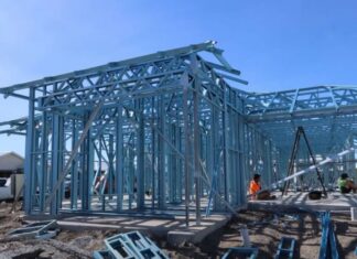 호주, 주택 건축 기준 미국보다 뒤쳐져 One of the steel framed homes the builder inspected in Brisbane. Picture_YouTube_Matt Risinger_news.com.au