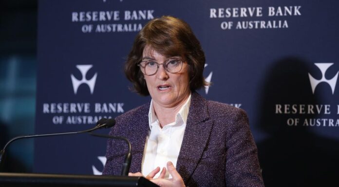호주 RBA, 11월 추가 금리 인하 가능성…9월은 동결 전망 RBA Governor Michele Bullock addresses the media. Picture Christian Gilles NewsWire