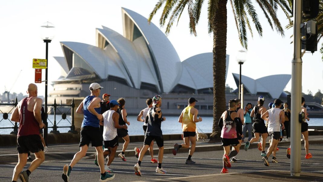 The Sydney Marathon sees runners go past some of the most famous icons in the harbour city. (Getty)_9news