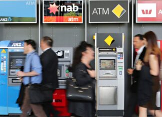 호주 RBA, 은행들의 사기 방지 투자 축소 경고 반박 While major banks have largely welcomed the proposal to scrap surcharges, they've also hit out at the prospect of lower interchange rates. (Supplied)_9news