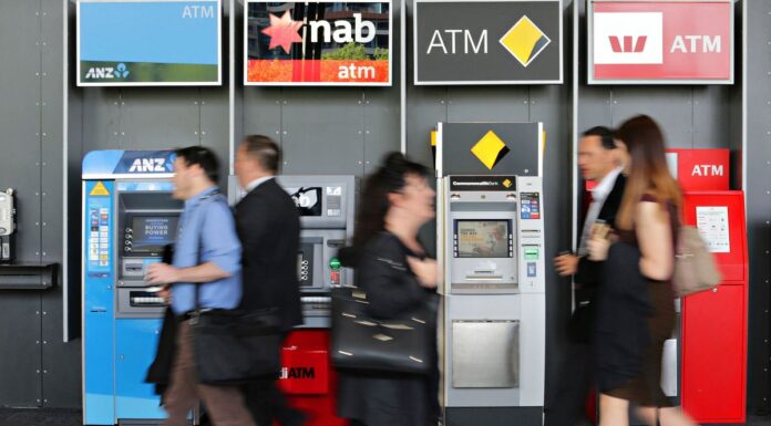 호주 RBA, 은행들의 사기 방지 투자 축소 경고 반박 While major banks have largely welcomed the proposal to scrap surcharges, they've also hit out at the prospect of lower interchange rates. (Supplied)_9news