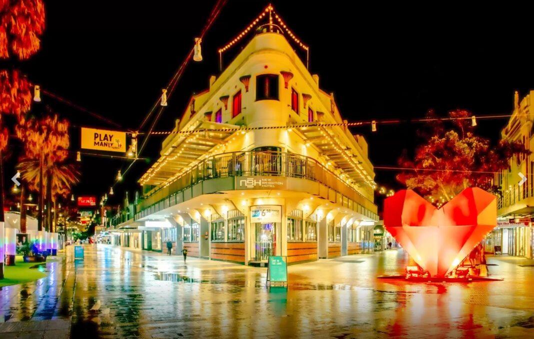 Manly Corso at night. Photo Alec Smart_namlyobserver.com.au