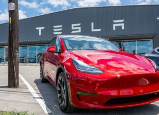 호주, 테슬라 차량 자동 창문 결함으로 대규모 리콜 A Tesla Model Y is seen on a Tesla car lot on May 31, 2023 in Austin, Texas. (Getty)_9news