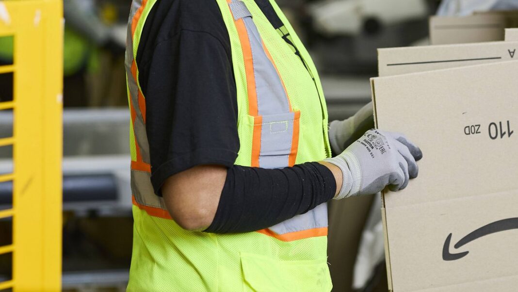 Hundreds of seasonal jobs are about to become available across the country. (Supplied)_9news