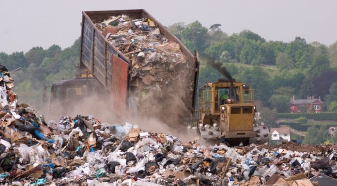 시드니, 2030년 쓰레기 매립지 포화 위기 NSW creates about one-third of Australia's total waste. (Adobe Stock)_9news