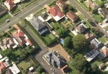 2026년 부동산, 그리고 세미나 Property investors claiming negative gearing could be costing Aussie taxpayers hundreds of millions of dollars every year, a new report says. (9News)