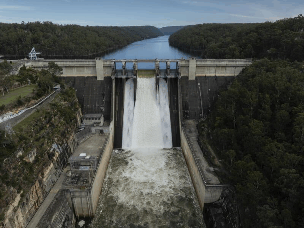 WaterNSW said the dam started spilling at 3.25am. (Sydney Morning Herald)