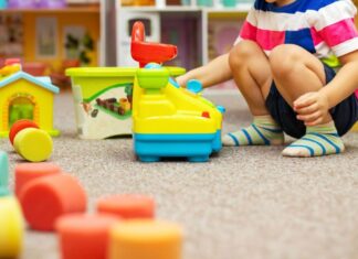 호주 시드니 아동학대 혐의 보육교사 사건, 학부모 분노 The childcare sector is undergoing a national reckoning over widespread allegations of abuse and neglect. (iStock)