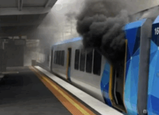 호주 NSW, 변환 전기자전거 열차 반입 시 최대 1100달러 벌금 A fire on a Melbourne train caused by an e-bike earlier this year. (Reddit)_9news