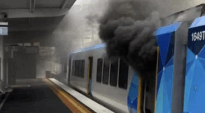 호주 NSW, 변환 전기자전거 열차 반입 시 최대 1100달러 벌금 A fire on a Melbourne train caused by an e-bike earlier this year. (Reddit)_9news