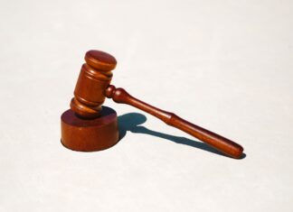 호주 시드니, 태국 여성 착취한 63세 여성 징역형 tingeyinjurylawfirm_unsplash