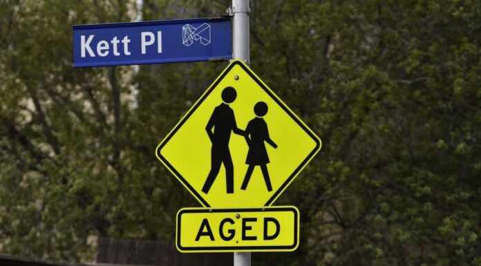 호주 센터링크(Centrelink) 수당 인상 Australia's aged pensioners will also be receiving a much-needed boost. Credit AAP