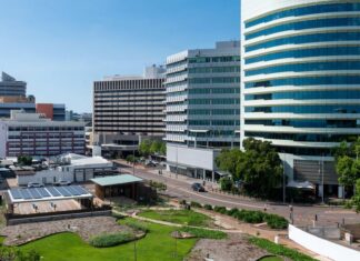 560억 달러 규모의 호주 임대 시장, 투자자 이탈직면 From Darwin to Alice Springs, the Territory’s property investors are pulling in close to half-a-billion dollars in combined rent. Picture Che Chorley