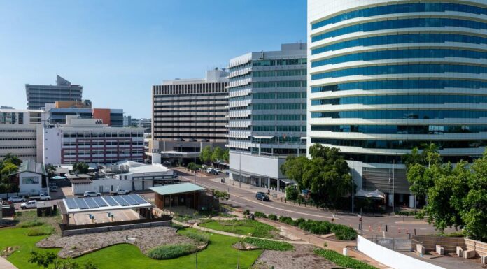 560억 달러 규모의 호주 임대 시장, 투자자 이탈직면 From Darwin to Alice Springs, the Territory’s property investors are pulling in close to half-a-billion dollars in combined rent. Picture Che Chorley