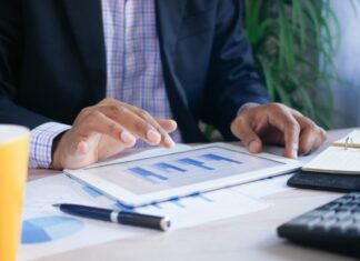 광산 노동자 필(61세), 24만 달러를 잃은 후 은퇴 계획취소 towfiqu barbhuiya_unplash